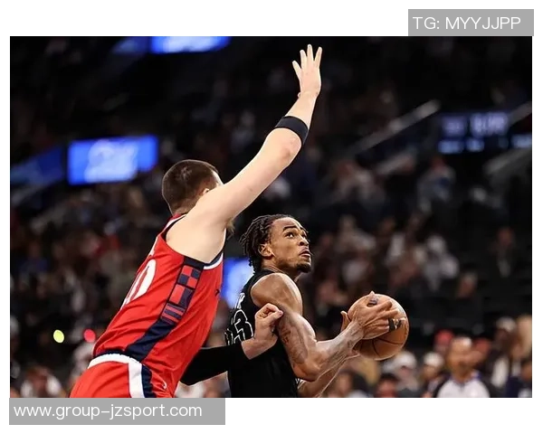 克拉克斯顿今日表现出色11投8中贡献19分7篮板5助攻3盖帽助球队获胜